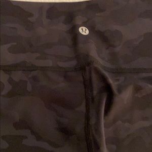 Black/grey Camo lululemon WunderUnder leggings